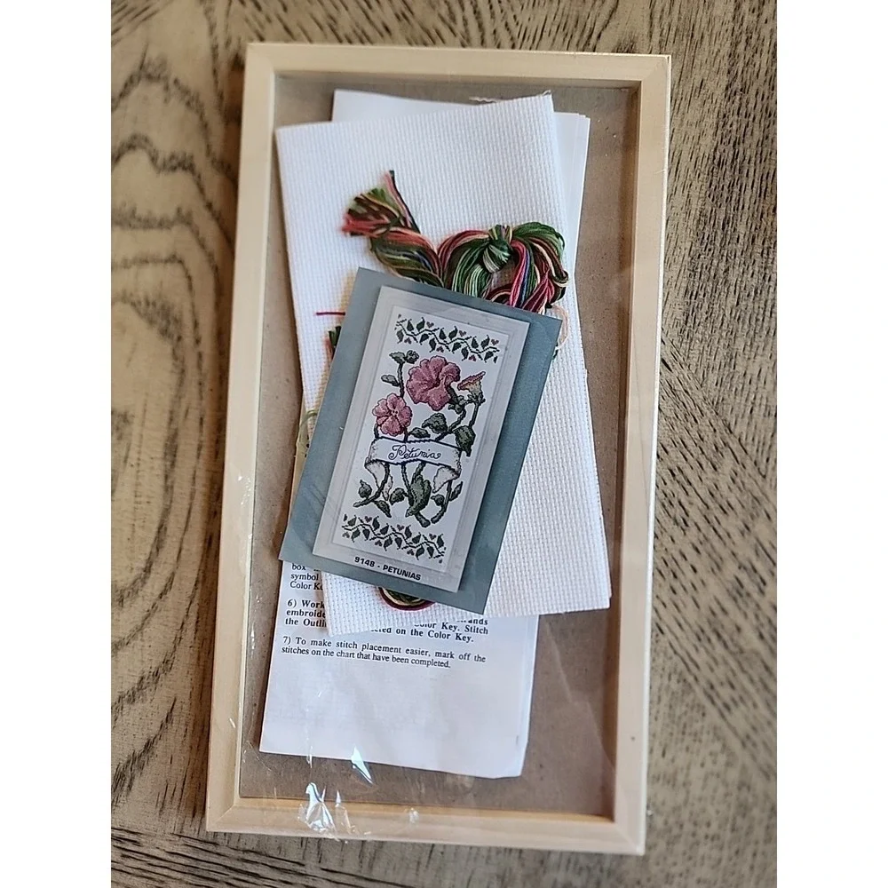 Design Works Crossstitch Petunia #9148 W/Frame New Flower Cross Stitch Kit